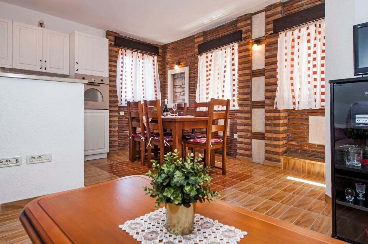 Guesthouse Ancient Stone Rovinj Exterior photo